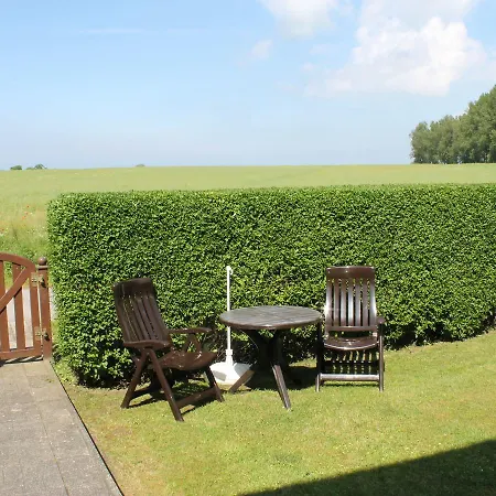Cozy In Rerik With Swimming Pool * Neu Gaarz